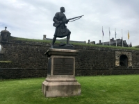Soldatendankmal vor der Burg Sterling