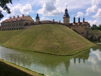 Wassergraben rund um das Schloss