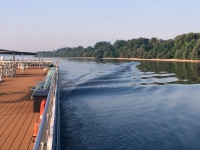 Hohe Wellen zeugen von Niedrigwasser der Donau