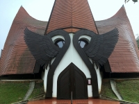 2018 09 03 Siofok Architektonisch interessante evangelische Kirche