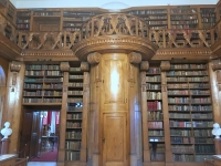 Zweistöckige Bibliothek