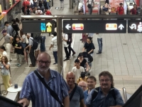 Ankunft auf der riesigen U_Bahn_Station