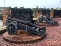 Kanonen beim alten Minor Artillery Fort