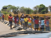 2018 10 31 Schülergruppe auf der Livingstone Brücke