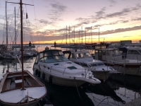 Segelhafen im Sonnenuntergang