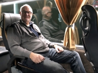 Grosser Sitzabstand im 36er Luxusbus