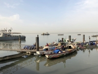 Fischer im Hafen von Banjul