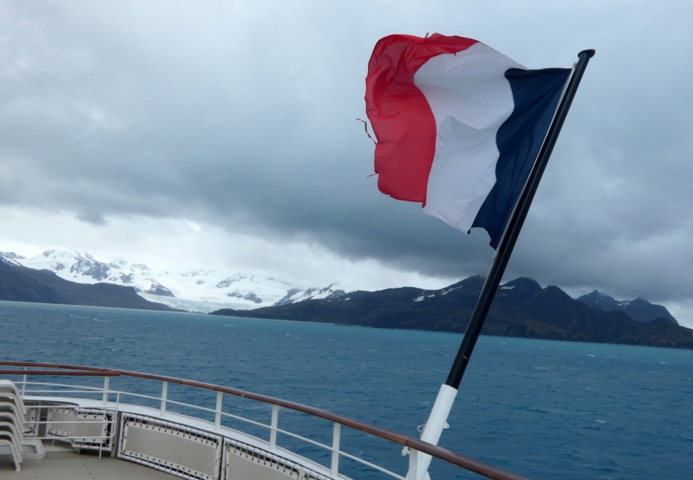 Französische Fahne mit Gletscher