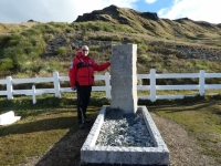 Am Grab von Entdecker Shackleton