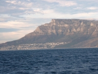 Seilbahn auf den Tafelberg erkennbar