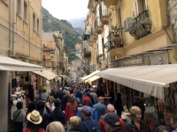 2019 05 26 Taormina mit vielen Touristen