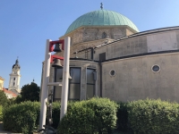 Glocken vor der Moschee