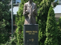 Denkmal Erfinder Tecla bei der Kirche Hl Sava