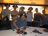 2019 07 23 Kellner am Piratenabend am Schiff