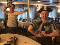 Unsere beiden Piratenkellner Mateja und Dobri