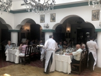 2019 07 23 Bukarest Mittagessen im Restaurant Javistea