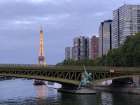 Eiffelturm mit Beleuchtung
