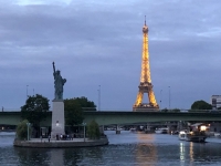 Eiffelturm mit Freiheitsstatue