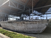 Schiffsmuseum mit altem Schiff