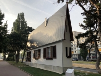 2019 08 03 Narrow House des Österreichers Erwin Wurm