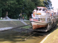 2019 08 24 Buczyniec Elblag Kanal Schiffe werden gezogen