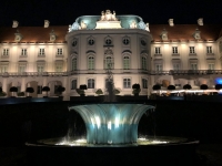 2019 08 26 Warschau Königsschloss vom Garten in der Nacht