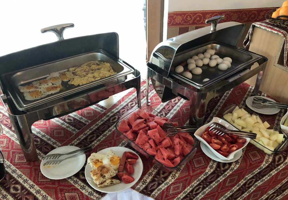 2019 09 09 Baku Erstes Frühstück im Hotel