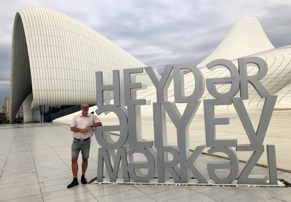 2019 09 11 Baku Kulturzentrum Heydar Aliyev Buchstaben