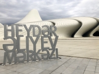 Kulturzentrum Heydar Aliyev Buchstaben