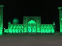 2019 09 28 Samarkand Registanplatz Lichtershow in grün