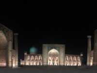 2019 09 28 Samarkand Registanplatz bei Nacht
