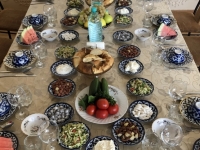 2019 09 29 Samarkand Mittagessen wunderschön eingedeckt