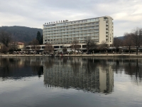 Parkhotel in der Seespiegelung