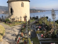 Friedhof um die Kirche