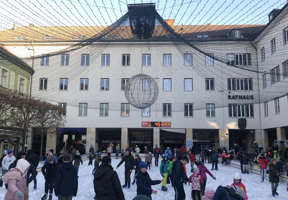 Eislaufplatz vor dem Rathaus