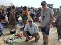2020 02 13 Fischmarkt Gaya Angebot direkt im Sand