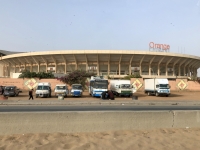 2020 02 14 Dakar Vorbeifahrt an Fussballstadion