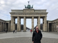 Brandenburger Tor fast ohne Menschen