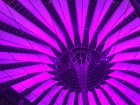 Beleuchtete Kuppel im Sony Center