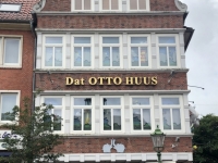 Lange Schlange beim Otto Huus