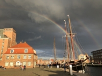 2020 07 10 Wismar alter Hafen doppelter Regenbogen
