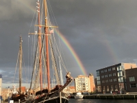 Doppelter Regenbogen im alten Hafen