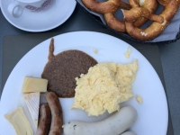 Traditionelles Weisswurstfrühstück im Brandlhof