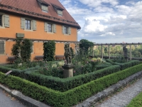 Burggarten mit wunderschöner Gartenanlage