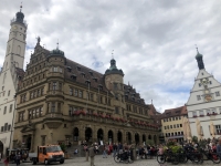Marktplatz mit Rathaus und Rathausturm