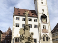 2020 08 24 Würzburg altes Rathaus mit Vierröhrenbrunnen