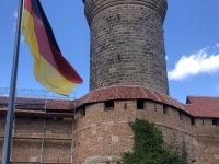 2020 08 26 Nürnberger Burg Turm mit Fahne