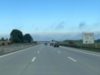 Wolkenwand auf der Autobahn