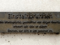 Einsteinbrunnen Beschreibung