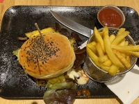Pulled Beef Burger mit Pommes